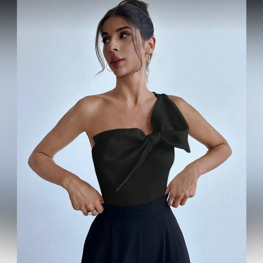 Elegant Black One-Shoulder Bow Top
